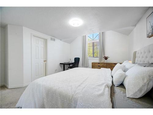 675 Karlsfeld Road, Waterloo, ON - Indoor Photo Showing Bedroom