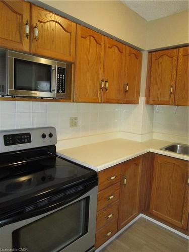 401-180 Limeridge Road W, Hamilton, ON - Indoor Photo Showing Kitchen