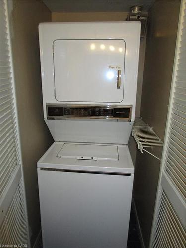 401-180 Limeridge Road W, Hamilton, ON - Indoor Photo Showing Laundry Room