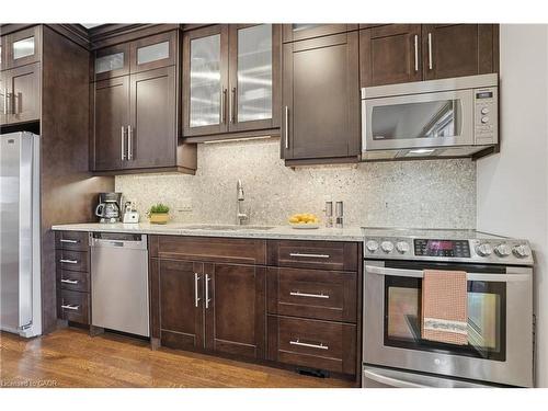 4085 Jordan Road, Lincoln, ON - Indoor Photo Showing Kitchen With Upgraded Kitchen