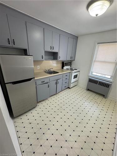 11-1755 King Street, Hamilton, ON - Indoor Photo Showing Kitchen