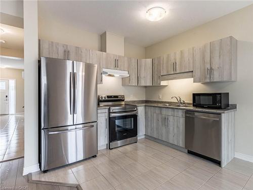 120 Sycamore Street, Welland, ON - Indoor Photo Showing Kitchen