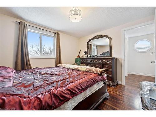 23 Tamvale Crescent, Kitchener, ON - Indoor Photo Showing Bedroom