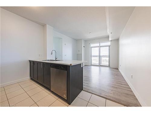 706-2486 Old Bronte Road, Oakville, ON - Indoor