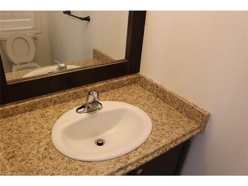 27 Waterbridge Street, Stoney Creek, ON - Indoor Photo Showing Bathroom