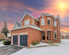 73 Ready Court  Brampton, ON L6Y 4T4
