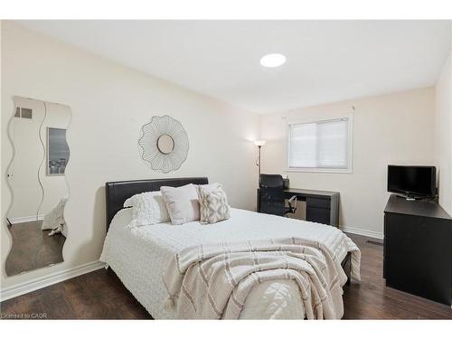 122 Vennio Lane, Hamilton, ON - Indoor Photo Showing Bedroom