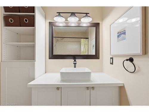 122 Vennio Lane, Hamilton, ON - Indoor Photo Showing Bathroom