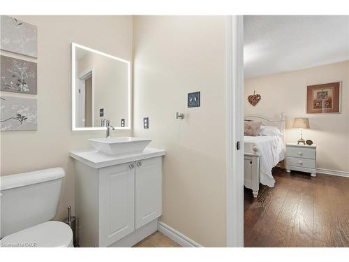 122 Vennio Lane, Hamilton, ON - Indoor Photo Showing Bathroom