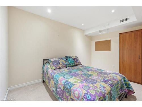 122 Vennio Lane, Hamilton, ON - Indoor Photo Showing Bedroom