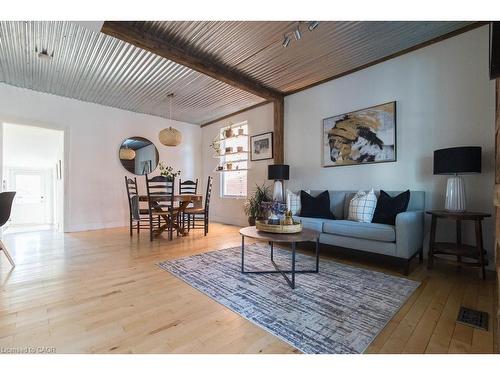 47 Tom Street, Hamilton, ON - Indoor Photo Showing Living Room