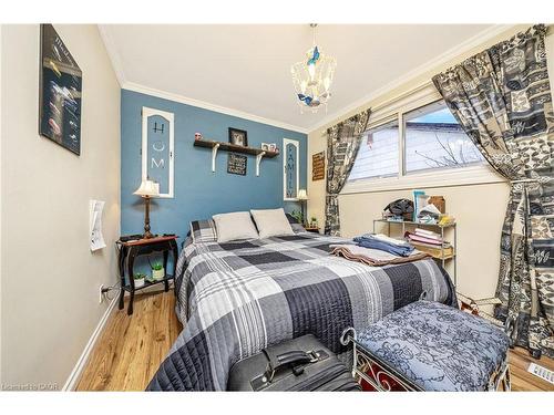 1320 Bunnell Drive, Burlington, ON - Indoor Photo Showing Bedroom
