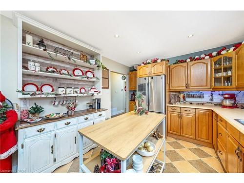 1320 Bunnell Drive, Burlington, ON - Indoor Photo Showing Kitchen