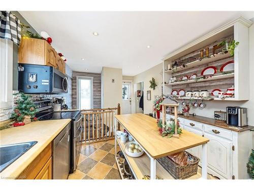 1320 Bunnell Drive, Burlington, ON - Indoor Photo Showing Other Room