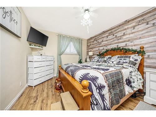 1320 Bunnell Drive, Burlington, ON - Indoor Photo Showing Bedroom