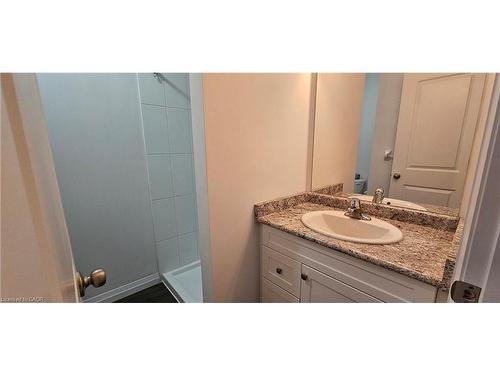 D11-24 Morrison Road, Kitchener, ON - Indoor Photo Showing Bathroom