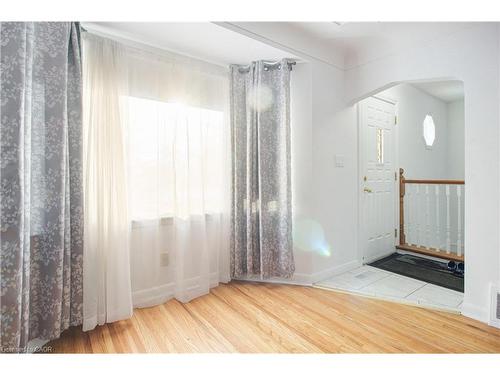 773 Queensdale Avenue E, Hamilton, ON - Indoor Photo Showing Other Room
