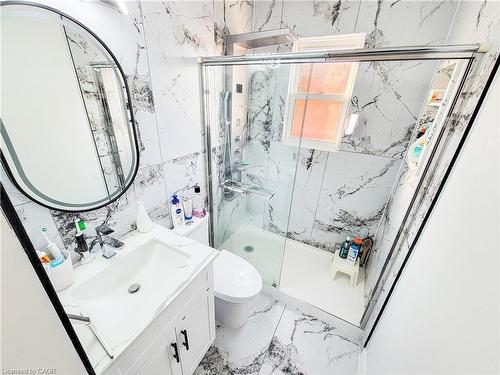773 Queensdale Avenue E, Hamilton, ON - Indoor Photo Showing Bathroom