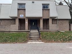 182-17 Old Pine Trail  St. Catharines, ON L2M 6P9