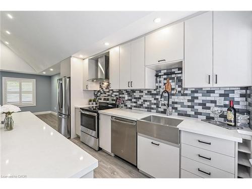 95 Houghton Avenue N, Hamilton, ON - Indoor Photo Showing Kitchen With Upgraded Kitchen