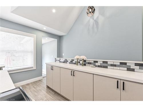 95 Houghton Avenue N, Hamilton, ON - Indoor Photo Showing Bathroom