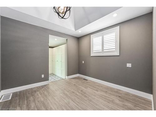 95 Houghton Avenue N, Hamilton, ON - Indoor Photo Showing Other Room