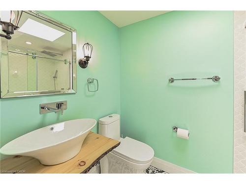 95 Houghton Avenue N, Hamilton, ON - Indoor Photo Showing Bathroom