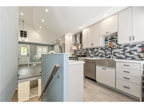 95 Houghton Avenue N, Hamilton, ON - Indoor Photo Showing Kitchen With Upgraded Kitchen