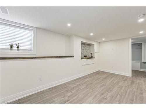 95 Houghton Avenue N, Hamilton, ON - Indoor Photo Showing Other Room