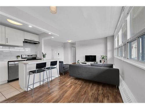811-15 Albright Road, Hamilton, ON - Indoor Photo Showing Kitchen