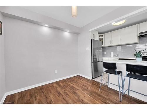 811-15 Albright Road, Hamilton, ON - Indoor Photo Showing Kitchen
