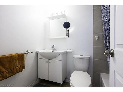 811-15 Albright Road, Hamilton, ON - Indoor Photo Showing Bathroom