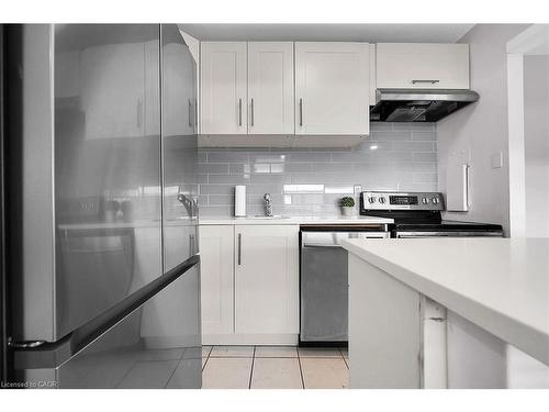 811-15 Albright Road, Hamilton, ON - Indoor Photo Showing Kitchen With Stainless Steel Kitchen With Upgraded Kitchen