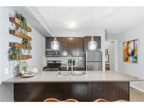 11-5056 New Street, Burlington, ON - Indoor Photo Showing Kitchen With Upgraded Kitchen