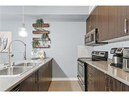 11-5056 New Street, Burlington, ON - Indoor Photo Showing Kitchen With Double Sink