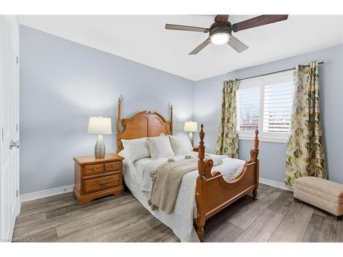 11-5056 New Street, Burlington, ON - Indoor Photo Showing Bedroom