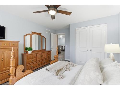 11-5056 New Street, Burlington, ON - Indoor Photo Showing Bedroom