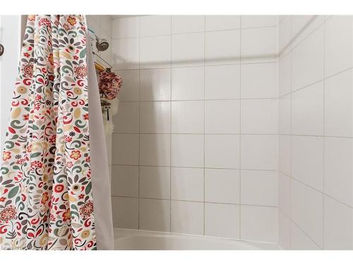 11-5056 New Street, Burlington, ON - Indoor Photo Showing Bathroom