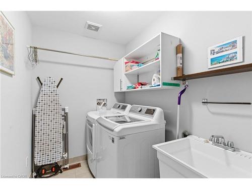 11-5056 New Street, Burlington, ON - Indoor Photo Showing Laundry Room