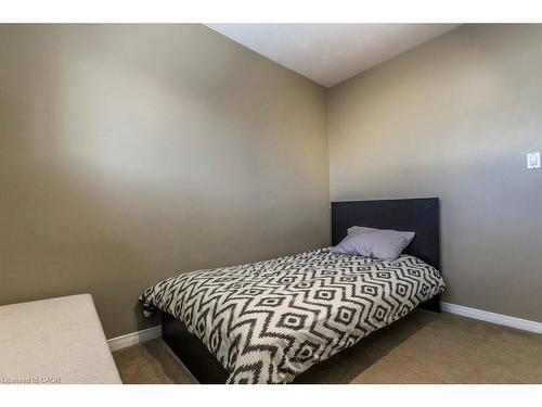 22 Redwing Road, Hamilton, ON - Indoor Photo Showing Bedroom
