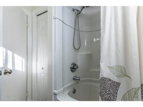 22 Redwing Road, Hamilton, ON - Indoor Photo Showing Bathroom