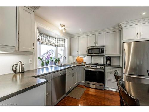 22 Redwing Road, Hamilton, ON - Indoor Photo Showing Kitchen With Upgraded Kitchen