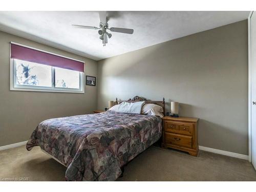 22 Redwing Road, Hamilton, ON - Indoor Photo Showing Bedroom