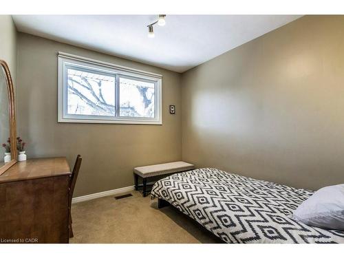 22 Redwing Road, Hamilton, ON - Indoor Photo Showing Bedroom