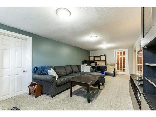 22 Redwing Road, Hamilton, ON - Indoor Photo Showing Living Room