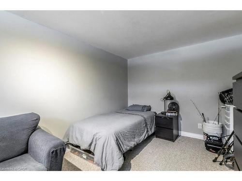 22 Redwing Road, Hamilton, ON - Indoor Photo Showing Bedroom