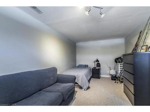 22 Redwing Road, Hamilton, ON - Indoor Photo Showing Bedroom