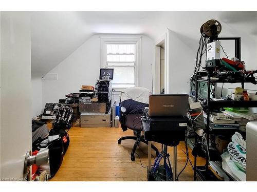 33 Norfolk Street S, Hamilton, ON - Indoor Photo Showing Other Room