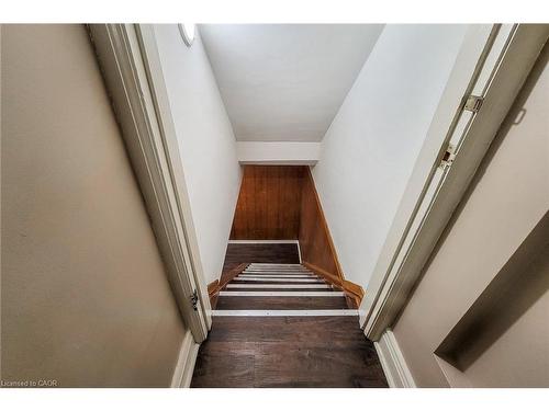 33 Norfolk Street S, Hamilton, ON - Indoor Photo Showing Other Room