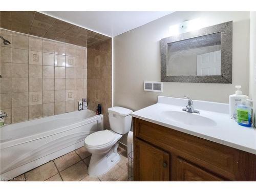 33 Norfolk Street S, Hamilton, ON - Indoor Photo Showing Bathroom